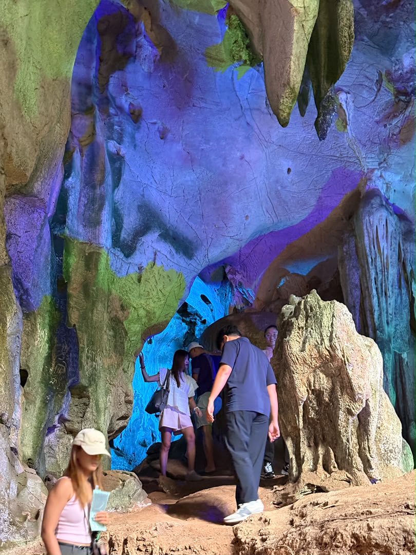 Caves of Kin Loong Valley